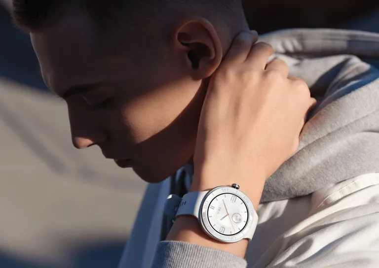Sama kell, aga hoopis elegantsem korpus: Watch GT Cyber.
