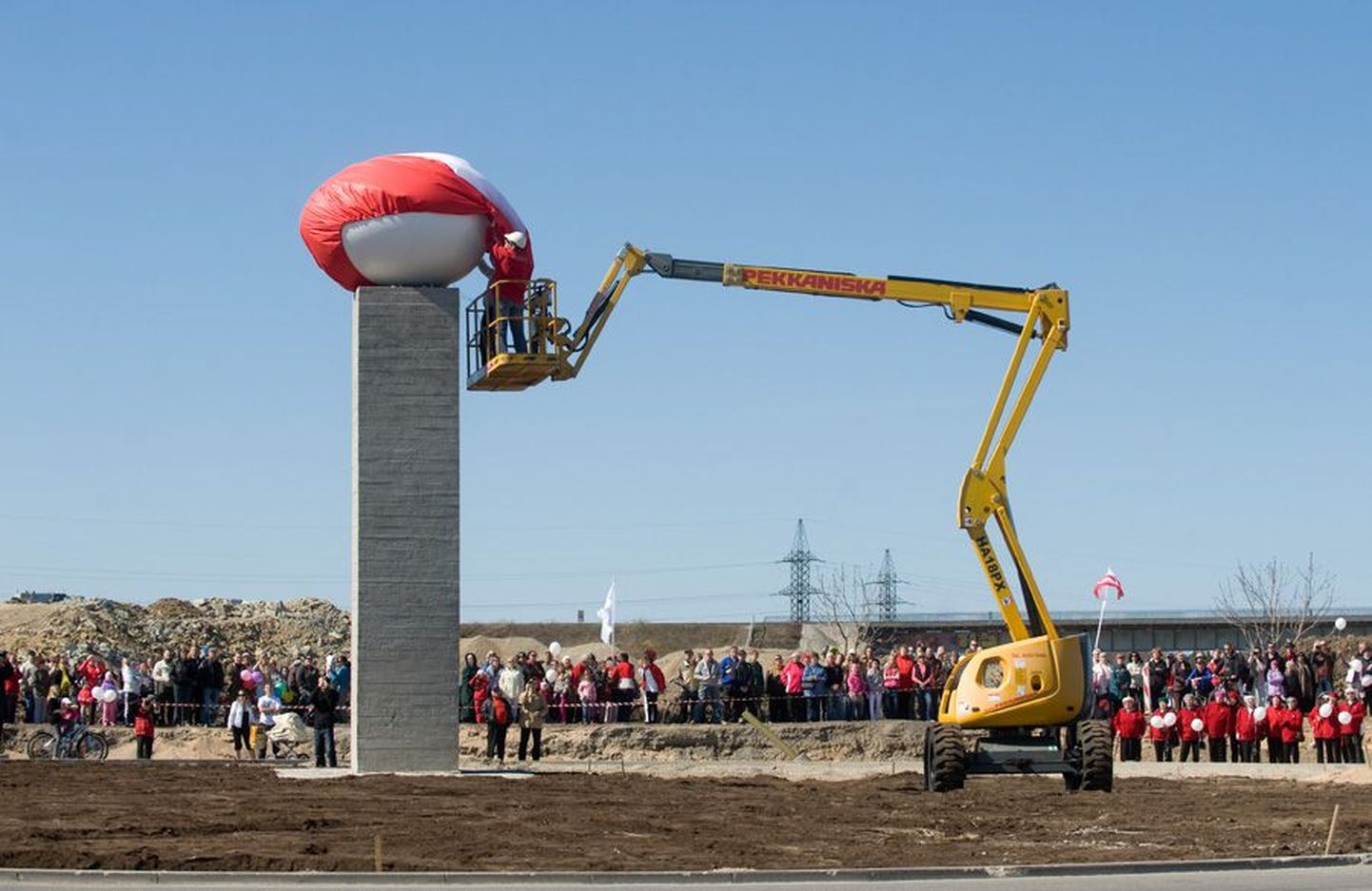 Eile taasavati pidulikult kunagise Tallinna linnuvabriku munaskulptuur, mis on läbinud põhjaliku uuenduskuuri.
