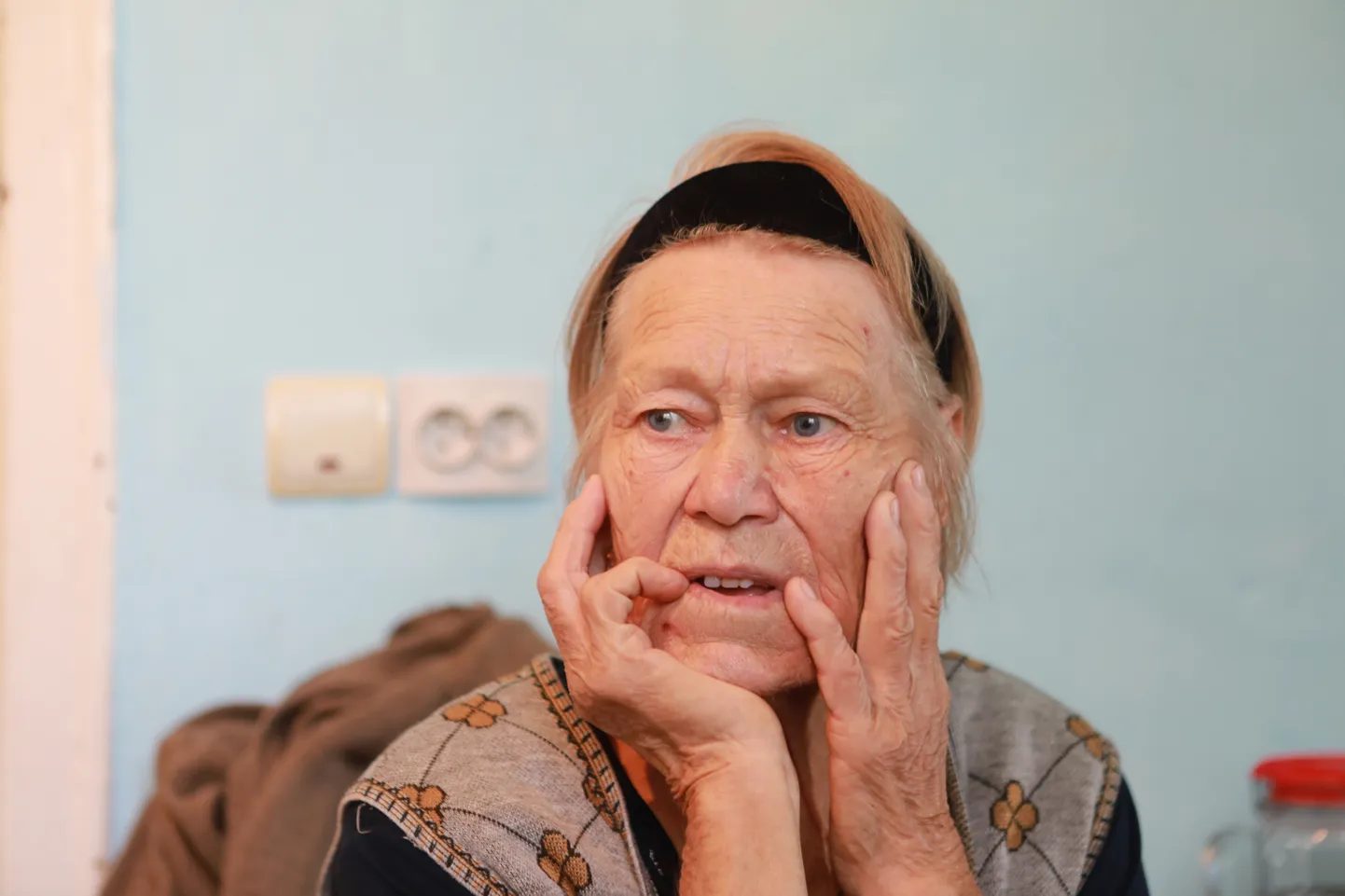 Linda Telman jääb aeg-ajalt sügavalt mõttesse, kui meenutab möödunud aegu Linda külades. Üldiselt oli elu ilus, aga naisele on meelde jäänud ka 1949. aasta, kui Lavrenti Beria käsul küüditati eestlaste naabrusest palju kreeklasi ja armeenlasi. Pärast seda lahkusid suurest hirmust ka paljud eestlased, aga mitte Eestisse, vaid Adleri kanti, mäletab Linda oma noorusest.