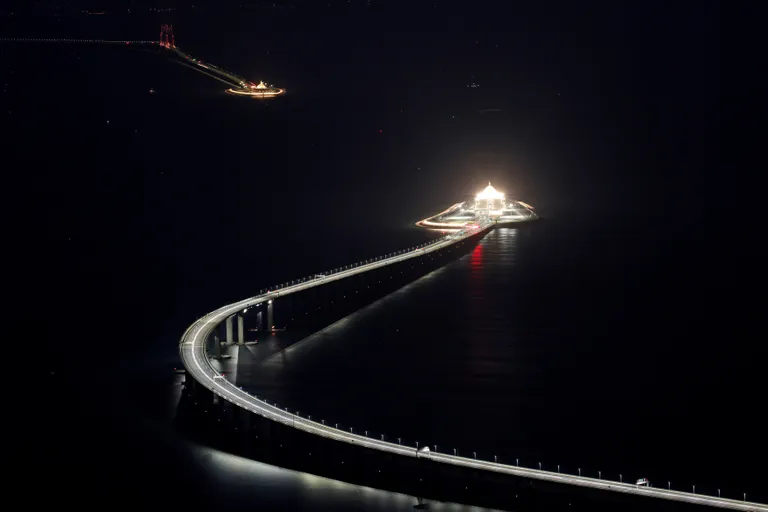 Hong Kongi-Zhuhai-Macau sild õhtusel ajal