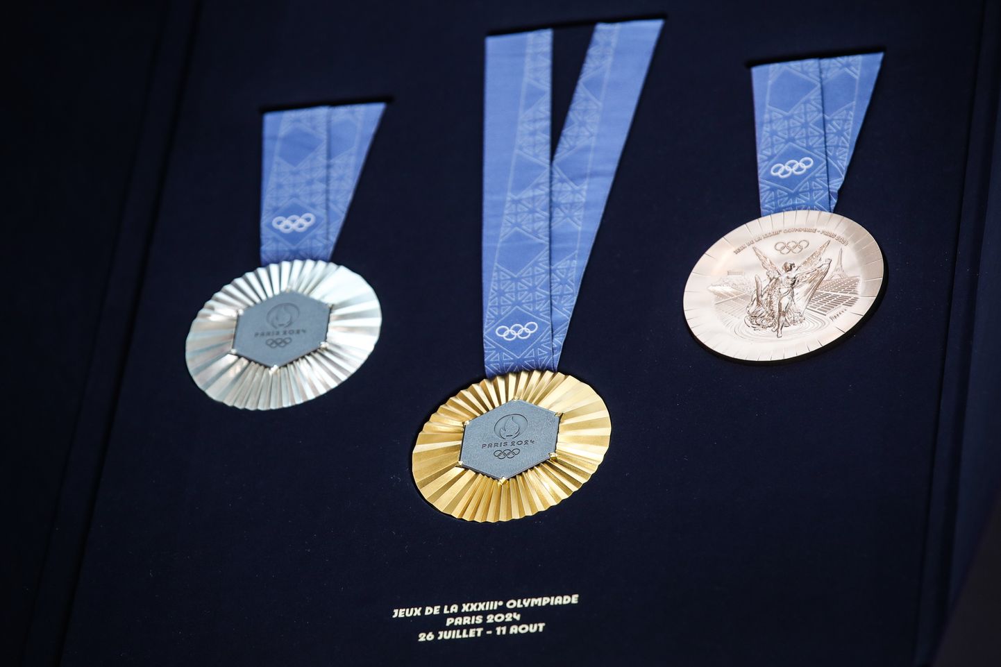 Pariisi 2024. aasta suveolümpia ja paraolümpia medalid.