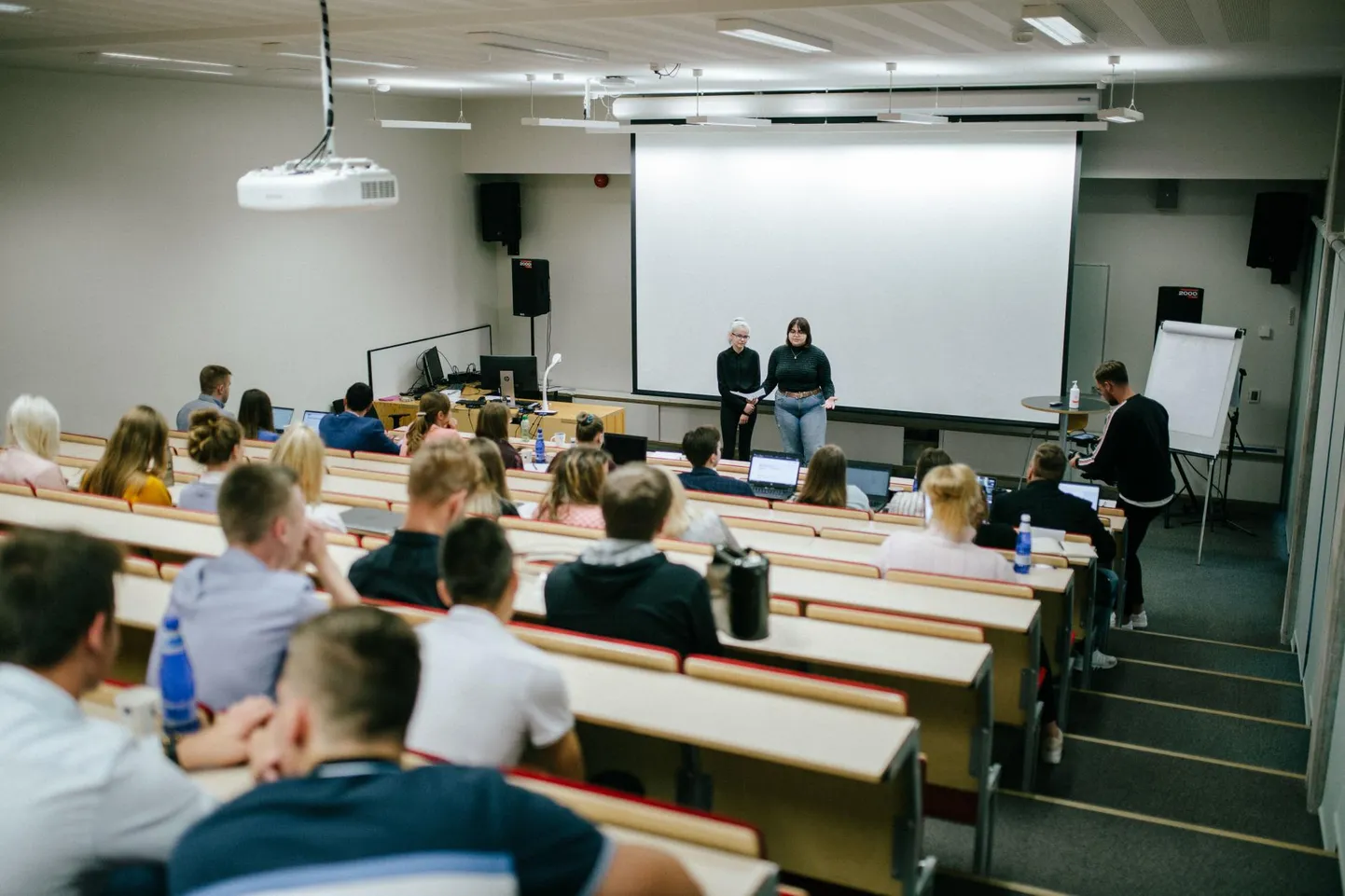 Viljandi noortevolikogu avas tänavuse projektikonkursi kevadvooru, millega jagatakse laiali 10 000 eurot.