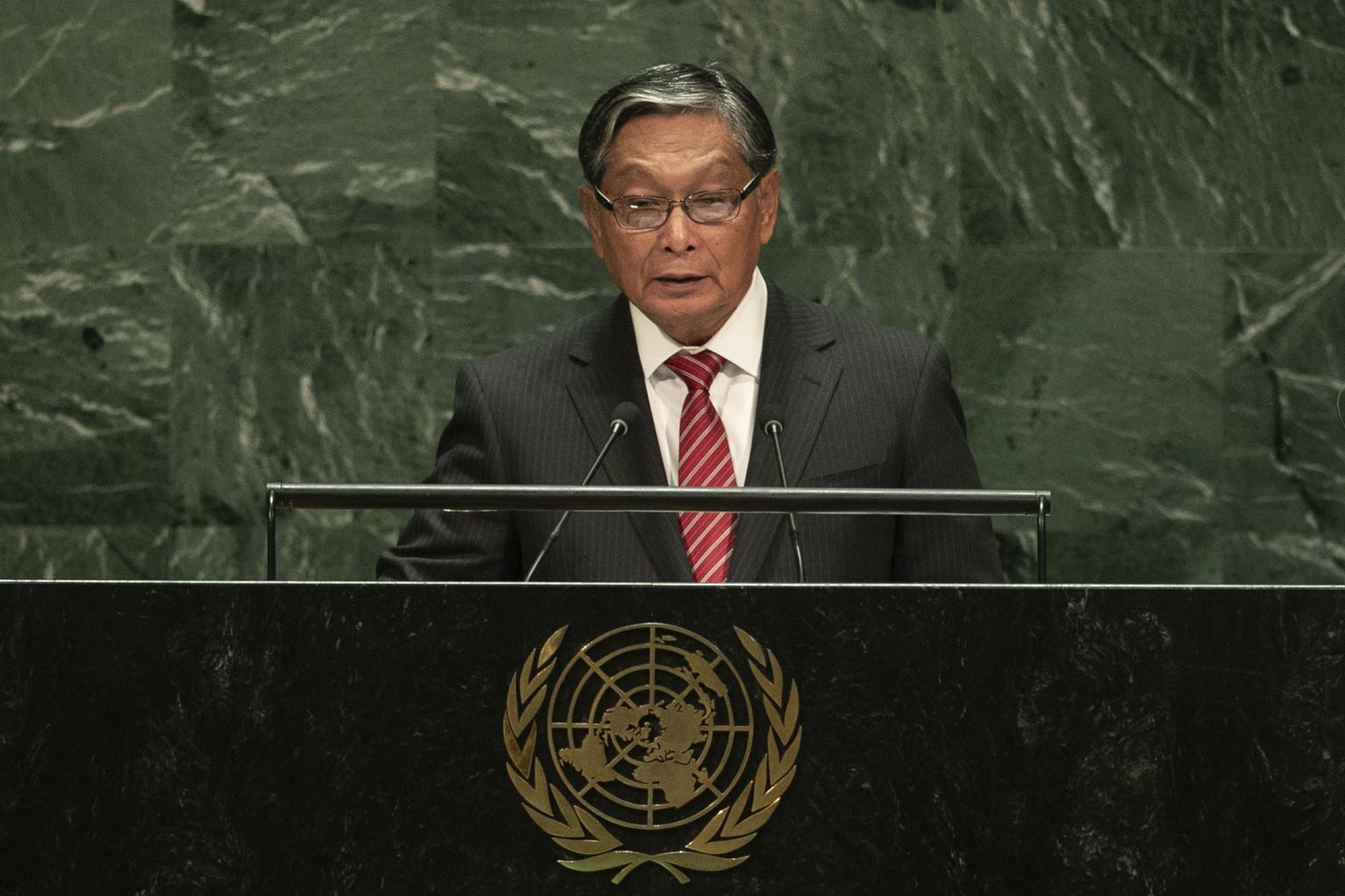 Myanmari riiginõuniku kantselei minister Kyaw Tint Swe laupäeval New Yorgis ÜRO Peaassambleel kõnet pidamas.