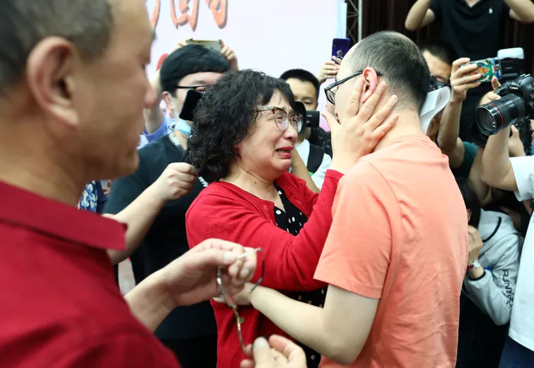 Mao Yin kohtus üle 32 aasta taas oma ema Li Jingzhi ja isa Mao Zhenpingiga