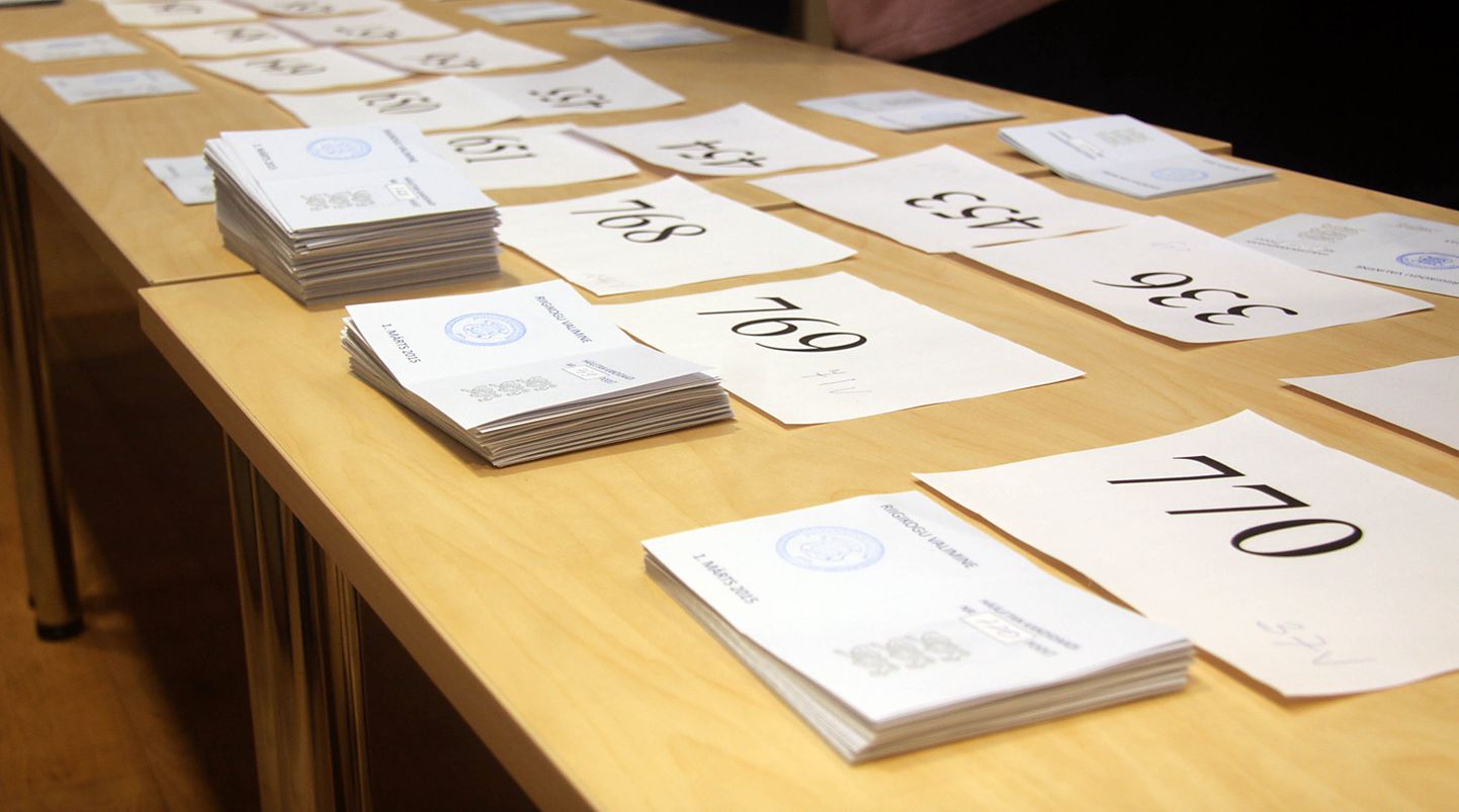 Подсчет голосов на выборах в Рийгикогу.
