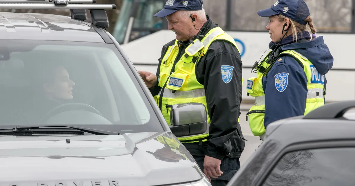 Politsei püüdis roolis mobiiliga rääkivaid autojuhte