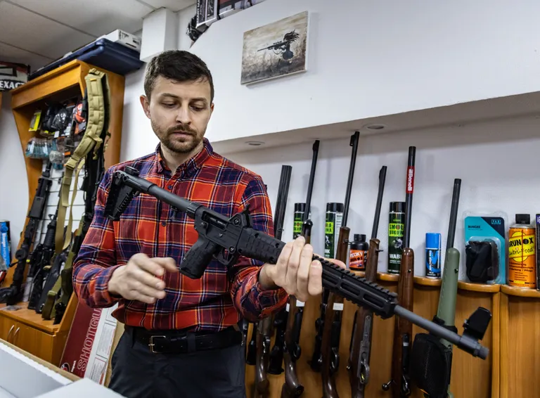 Трговец оружием Олександр Авксентьев.