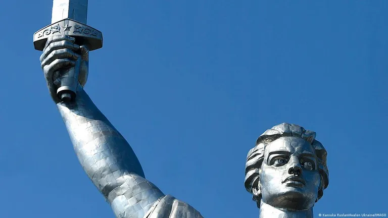Теперь в Украине спорят о звездах на эфесе меча