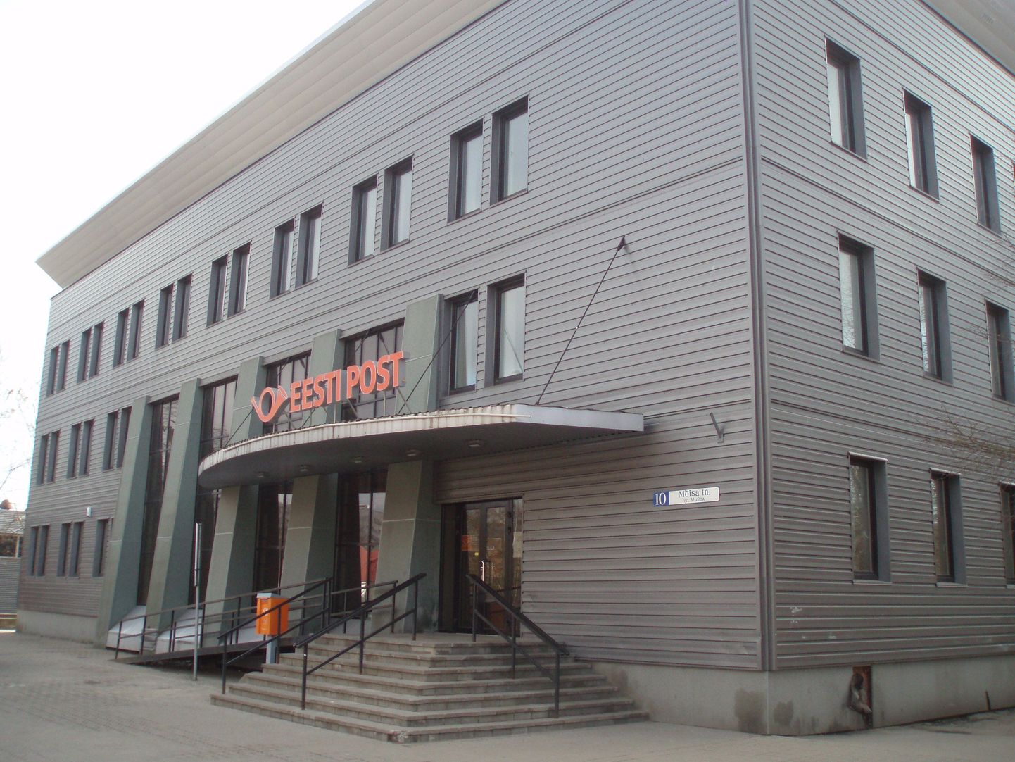 Eesti Post soovib müüa Narva postkontori ja asuda teenust osutama rendipinnal.