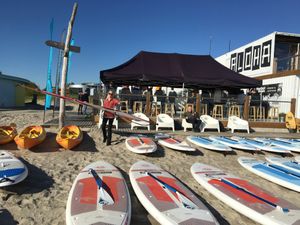 TÜ Pärnu Kolledži üliõpilased väljasõiduloengul Aloha Surfiklubis Pärnu rannas