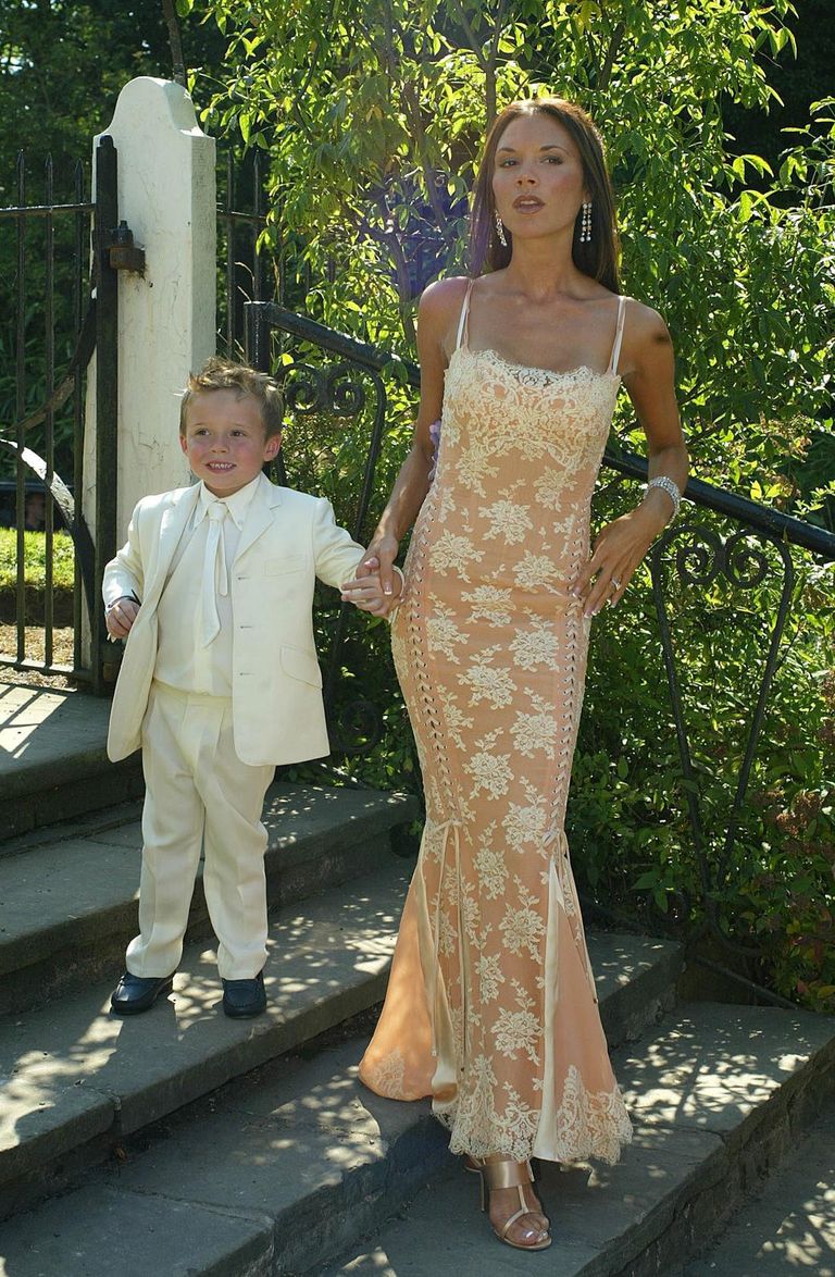Victoria Beckhami kaaslane 2003. aastal toimunud pulmapeol oli ei keegi muu kui poeg Brooklyn. Brooklyn ja Beckhamite teised lapsed on lapsest saati käinud vanematega erinevatel üritustel ning kõik lapsed on sageli vanematega koos ka punasel vaibal.