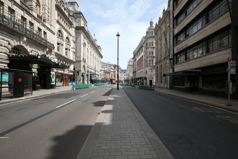 Inim- ja autotühi tänav Londonis märtsis