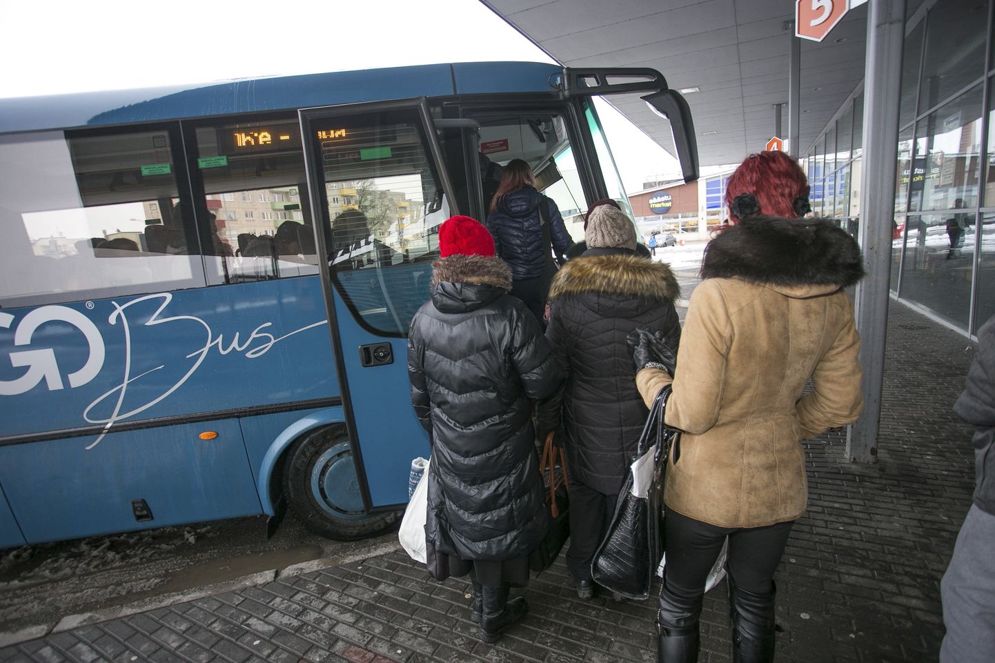 Maakonna üks kõige suurema reisijate arvuga liinidest on Go Busi Rakvere–Tapa bussiliin.