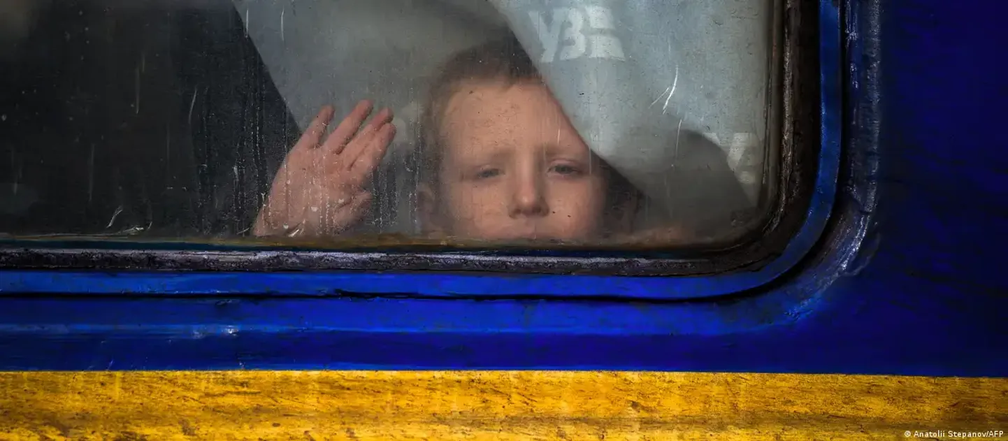 Ребенок во время эвакуации из украинского Покровска