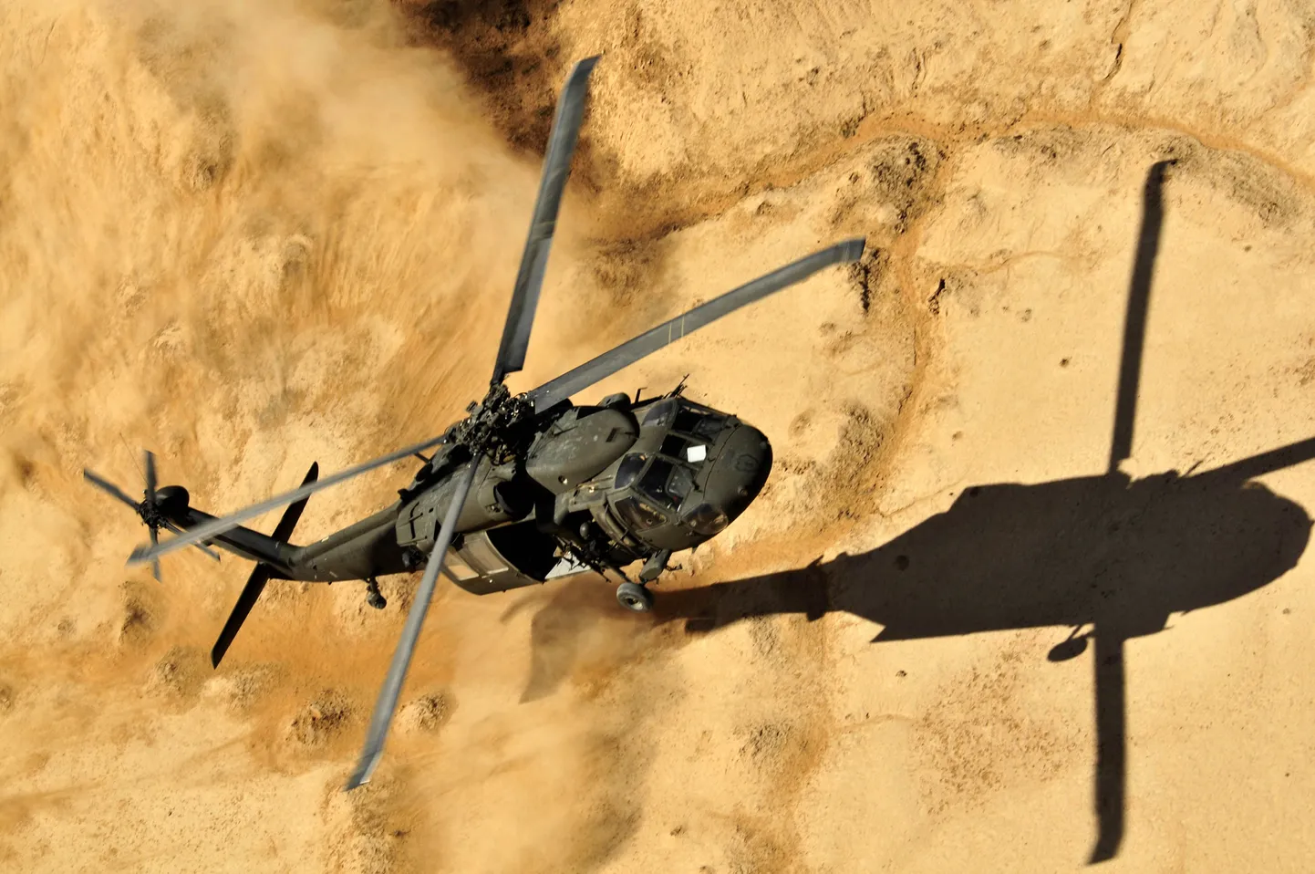 Helikopter UH-60 Black Hawk Afganistanis. Foto on illustreeriv.
