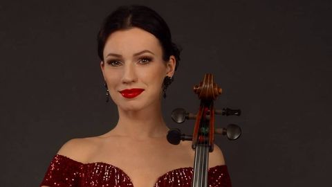 ФОТО ⟩ Эстонская виолончелистка Сильвия Ильвес снялась в неожиданной рекламе: самой смешно!