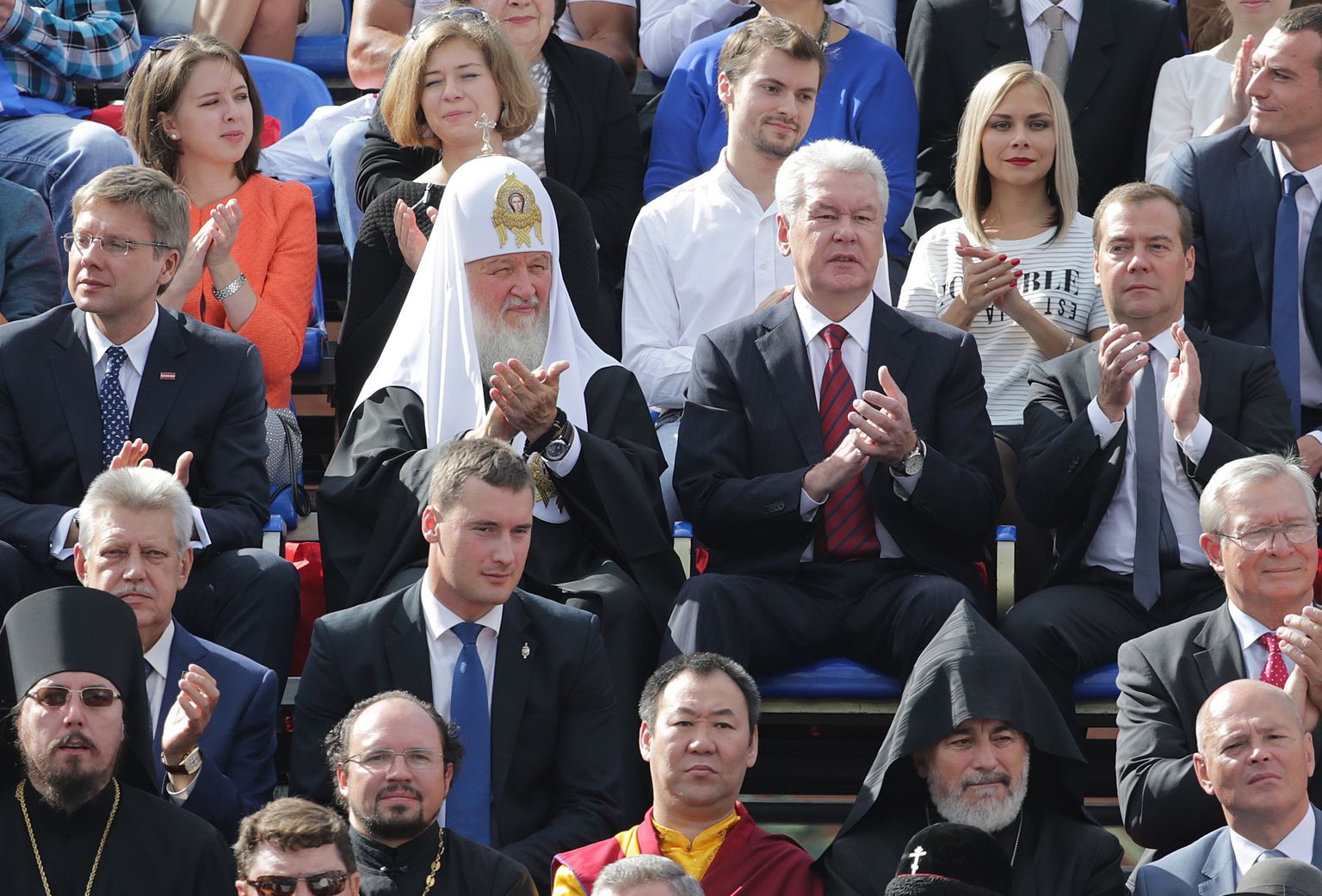 Riia linnapea Nils Ušakovs (vasakul), patriarh Kirill, Moskva linnapea Sergei Sobjanin ja Vene peaminister Dmitri Medvedev 2014. aasta septembris tähistamas Moskva päeva.
