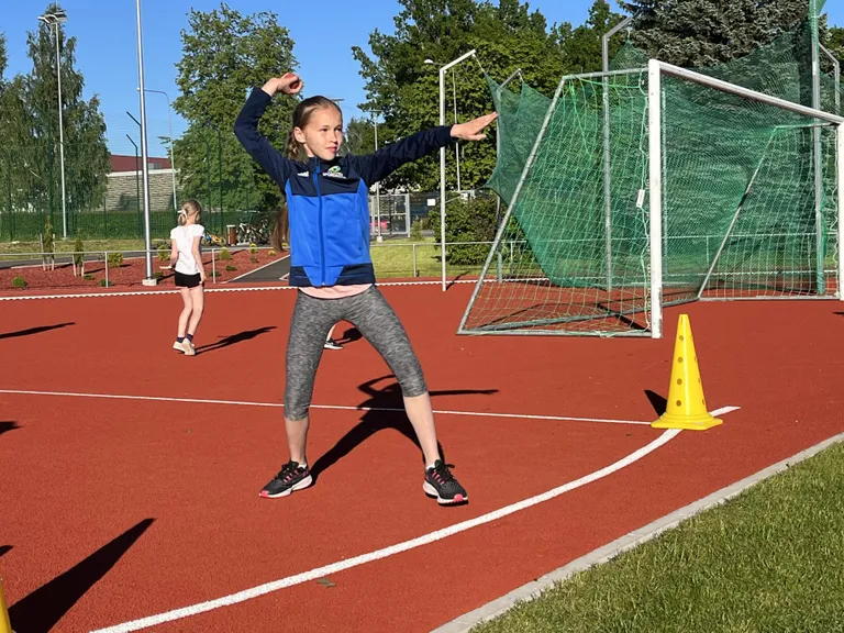 Teisipäeval said Suure-Jaani renoveeritud staadionil teoks esimesed võistlused.