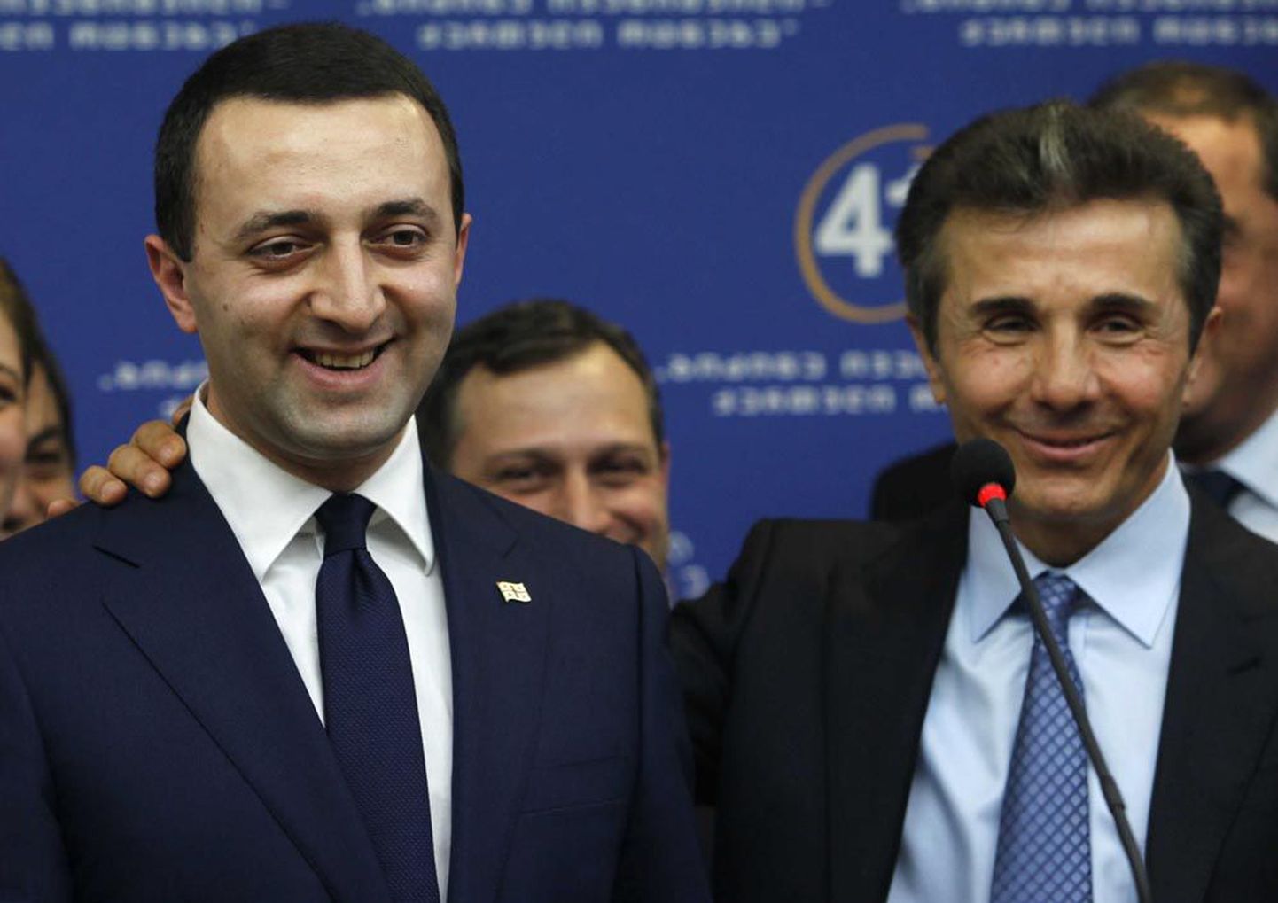 Bidzina Ivanišvili (paremal) ja Irakli Garibašvili üleeile.