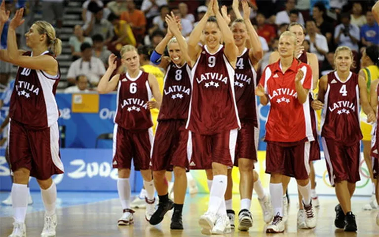 Latvijas sieviešu basketbola valstsvienība Pekinas Olimpiskajās spēlēs. 
