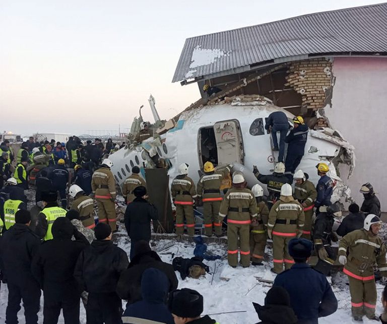В Казахстане разбился пассажирский самолет.