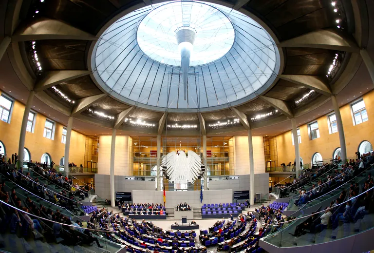 Saksa parlament kiitis heaks vahesoolisi inimesi kaitsva seaduse.
