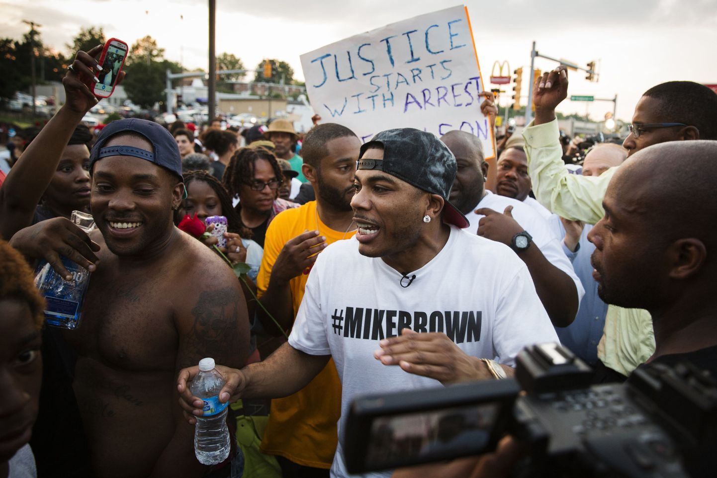 Nelly liitus Fergusoni rassismivastase meeleavaldusega