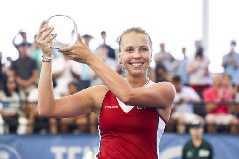 Anett Kontaveit oma karjääri teise WTA-trofeega.