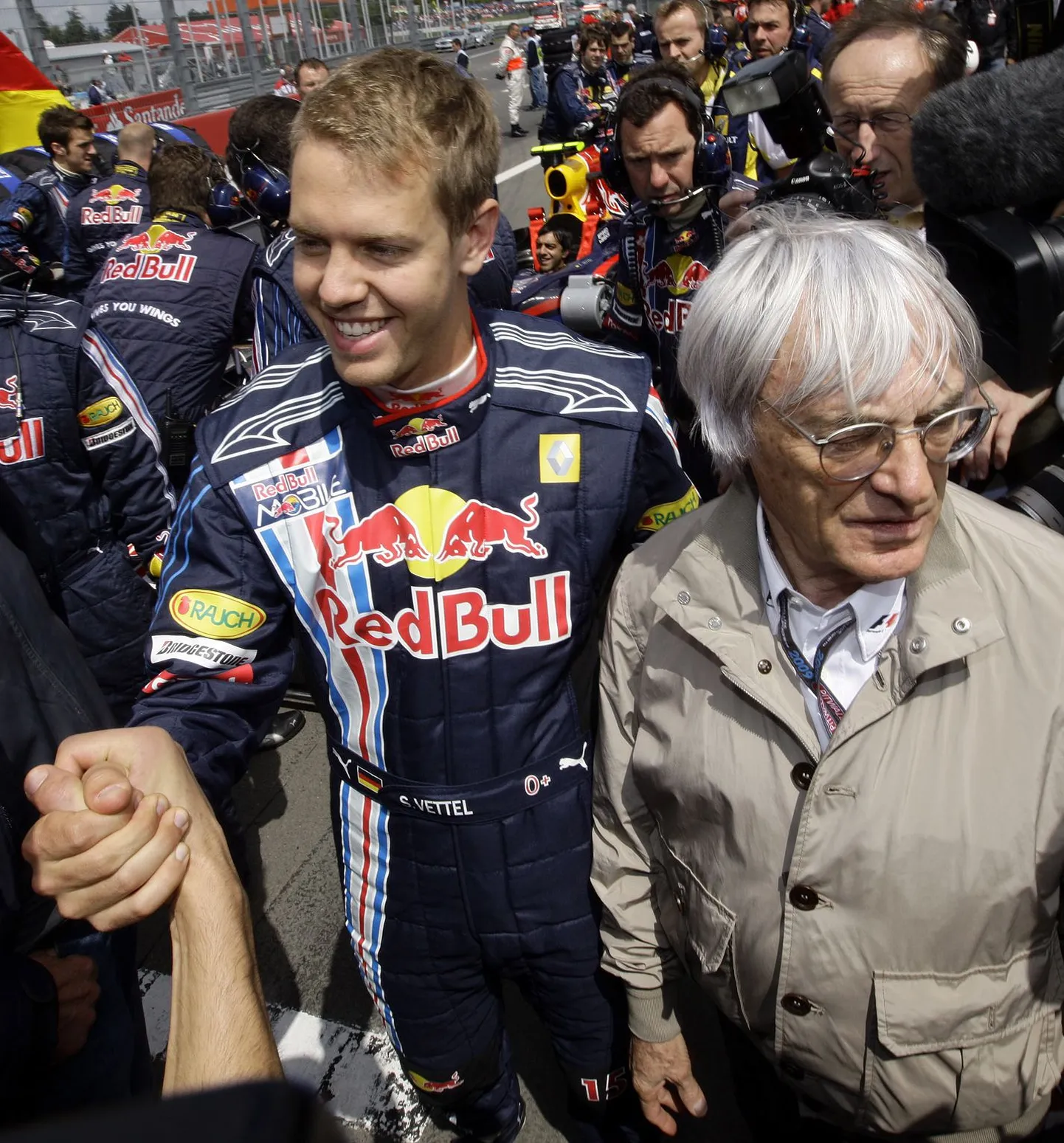 Sebastian Vettel ja Bernie Ecclestone (paremal)