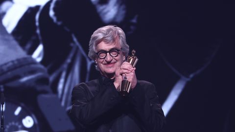 Wim Wenders korjas avalikkuse eest filmi, kus 13-aastane näitleja osales alastistseenis