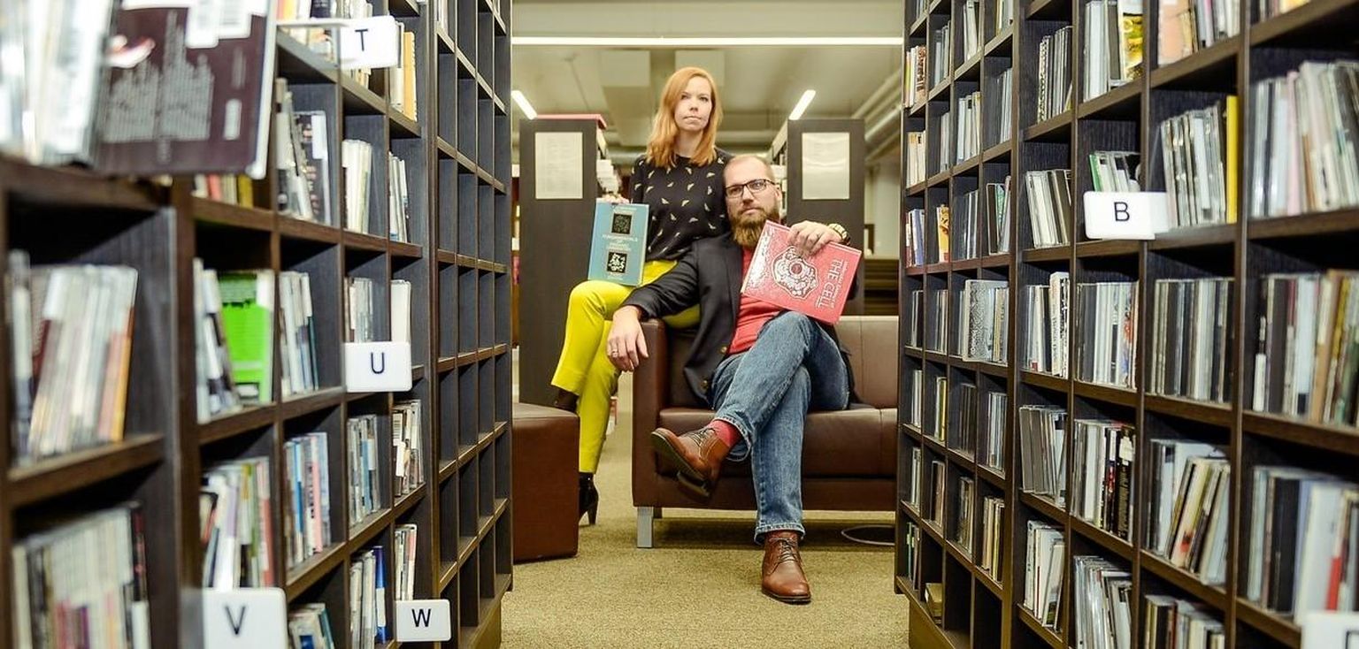 Materjaliteadlane Kaija Põhako-Esko ja tema abikaasa, geeniteadlane Tõnu Esko käivad tihti raamatukogus.