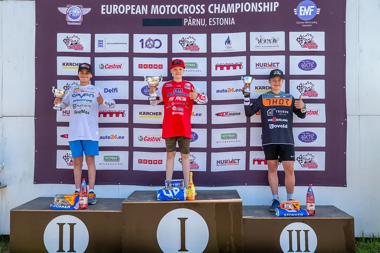 EMX85 poodium, võitis Travis Leok (keskel).