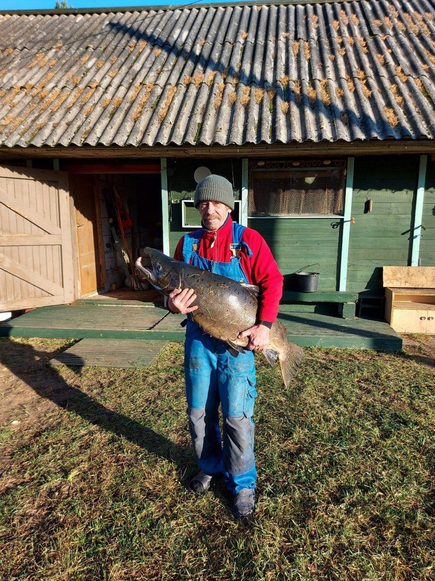 Raimonds Oriehovs püütud kalaga, mis kaalus 18 kilogrammi. 