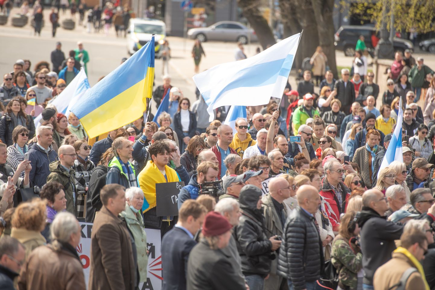 Latvijas krievvalodīgo kopienas pretkara protests pie Brīvības pieminekļa.