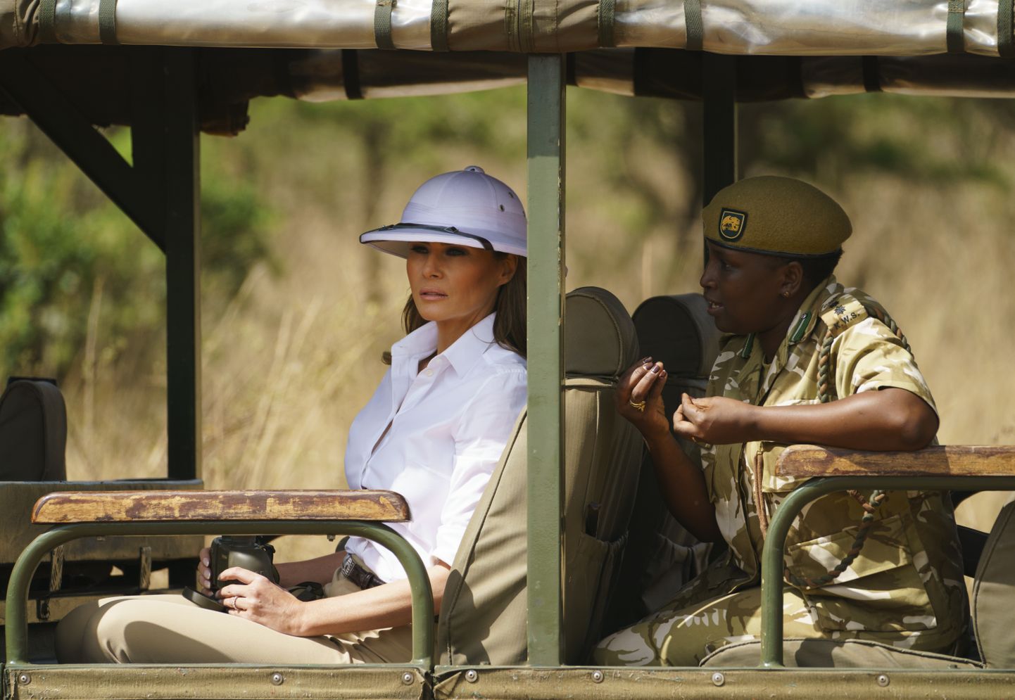 Melania Trump kandis Keenias, Nairobi rahvuspargis valget troopikakiivrit.