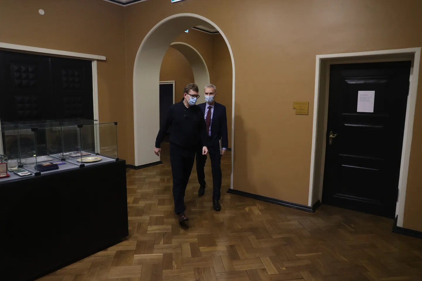 Erakonnad arutavad riigikogus tulevikku.