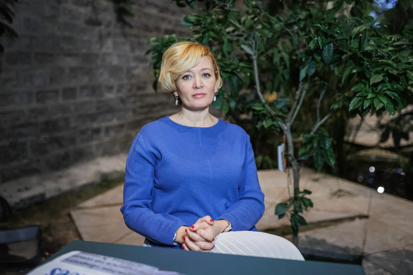 «Ma palun vabandust selle pärast, mida mu riik on teinud, mitte ainult Ukrainale, vaid ka Gruusiale, Moldovale, Aafrika riikidele. Ma olen vastutav,» ütleb Anastassia ​​Ševtšenko. Pildil on Ševtšenko Postimehe toimetuses 2022. aasta detsembris.