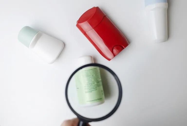 Vaaa kriitilise pilguga üle deodorandi koostisosade nimekiri.