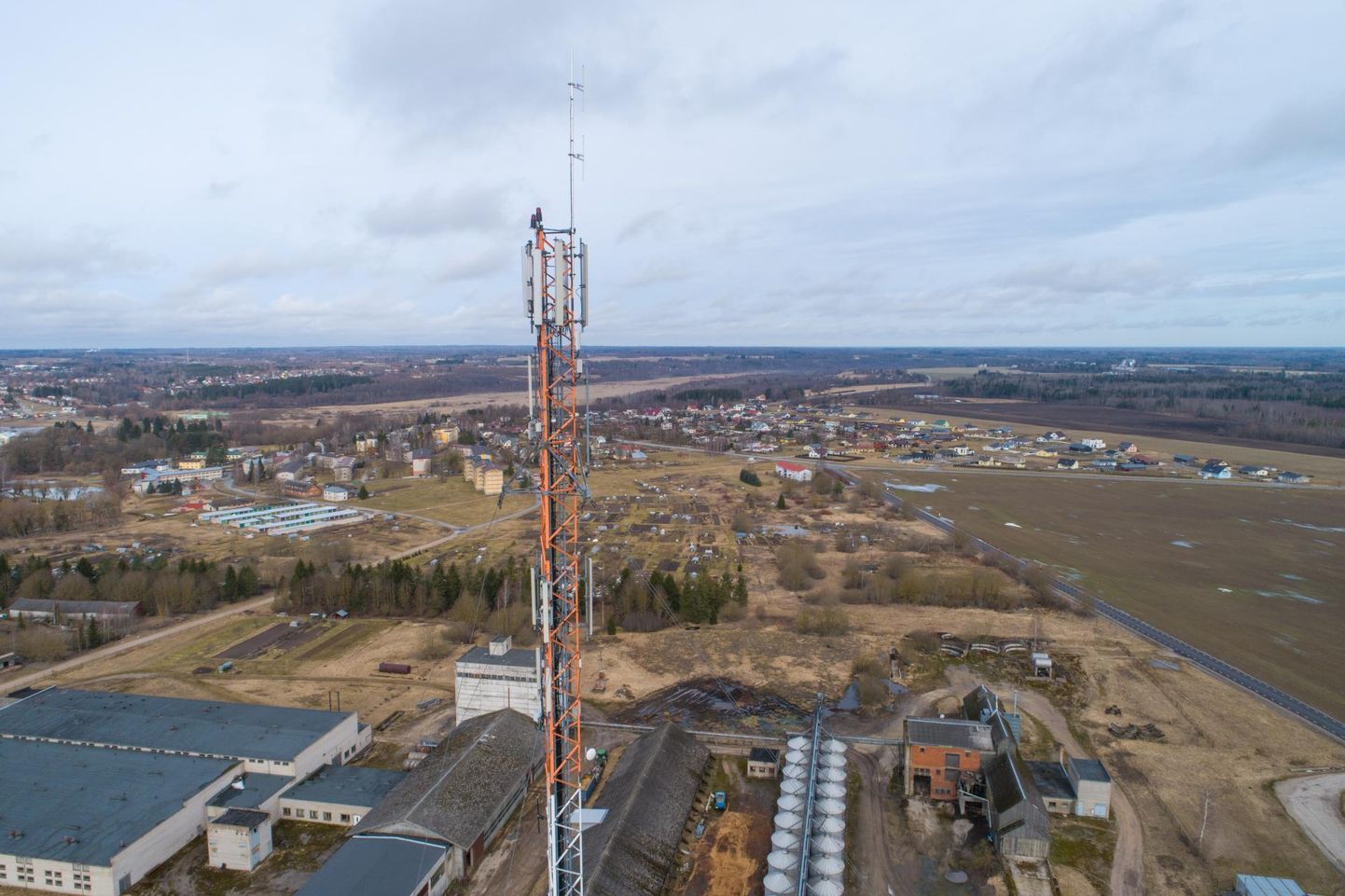 Telia tugijaama 4G-võrgus on Viiratsi piirkonna rahva heaks kasutusel kolm sagedust, aprillis lisandub neljas.