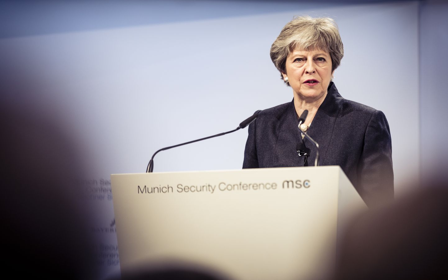 Peaminister Theresa May küll kinnitas üle, et EList lahkutakse, aga pühendas samas kogu oma kõne veenmisele, et britid saaksid ühenduse kaitsekoostöös täiel rinnal jätkata.