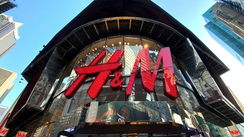 H&M планирует закрыть сотни магазинов