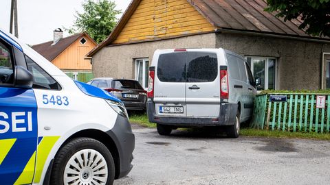 FOTOD ⟩ Joobetunnustega juht sõitis vastu elumaja