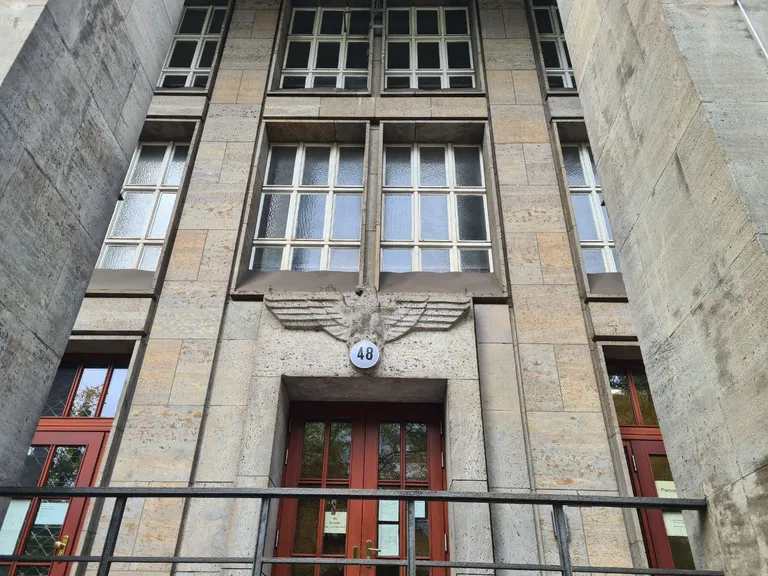 Здание Налоговой инспекции Шарлоттенбурга в Берлине, построенное между 1936 и 1939 годами.