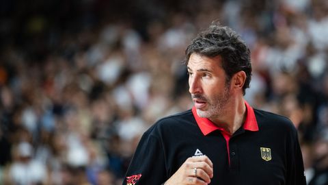 Vācijas izlases galvenais treneris pirms EČ starta nogādāts slimnīcā