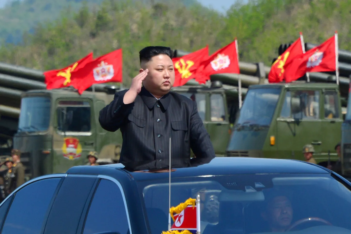 Põhja-Korea liider Kim Jong-un paraadil.
