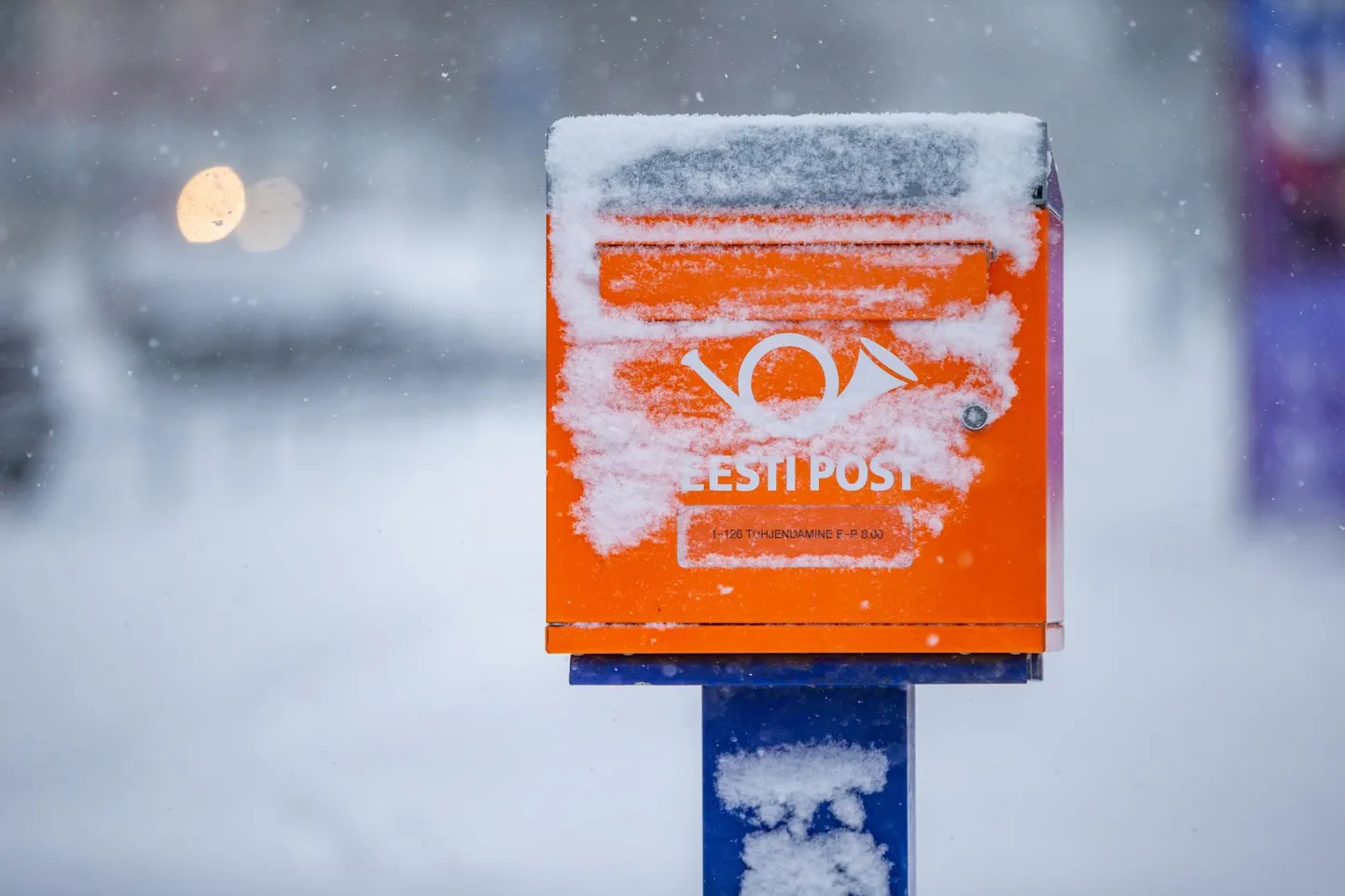 Endisaegne postisüsteem ei tööta enam efektiivselt. Pakiautomaadid ei valmista aga vanematele inimestele heameelt – tuleb leida toimiv lahendus.