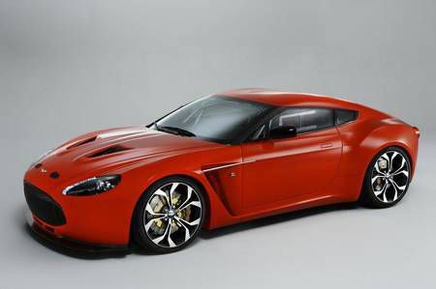 Uus Aston Martin V12 Zagato.