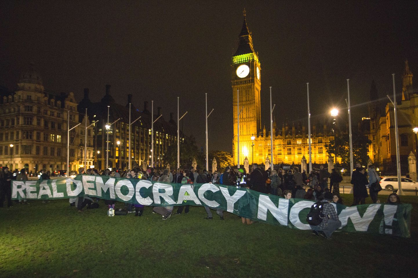 Valitsusvastane meeleavaldus Parlamendi väljakul Londonis.