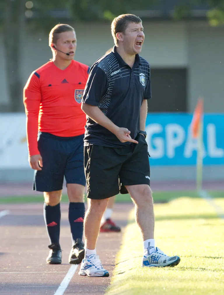 Sillamäe peatreeneril Deniss Ugarovil on olnud keeruline hooaeg. FOTO: