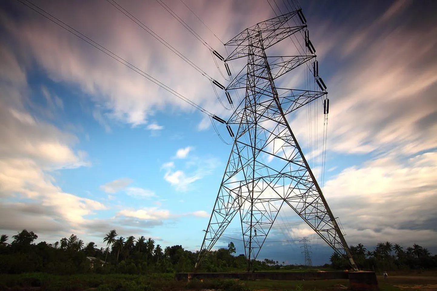 Ära tee elektritöid ise, vaid kutsu spetsialistid.